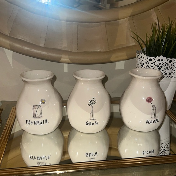 Rae Dunn Vases 🪴 ☀️ - Picture 2 of 8